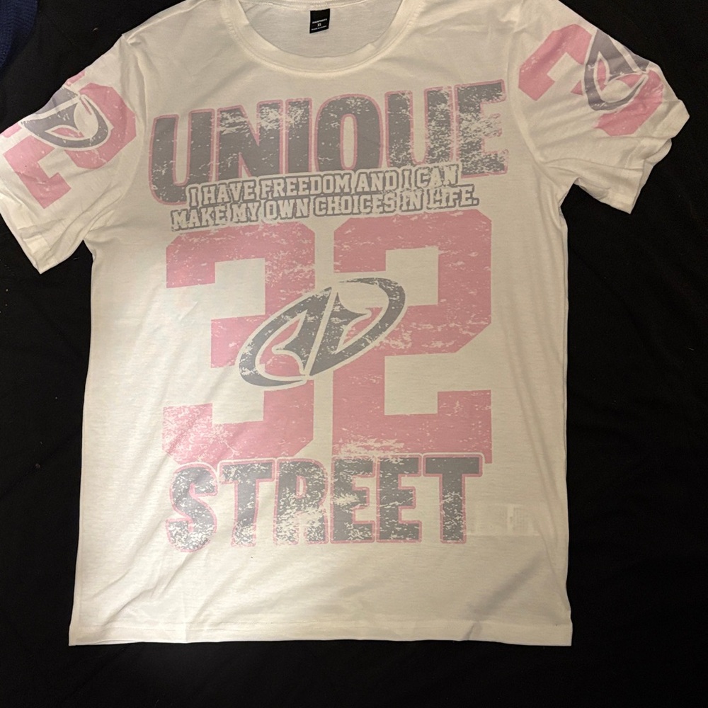 Unique Street White&Pink Graphic Tee